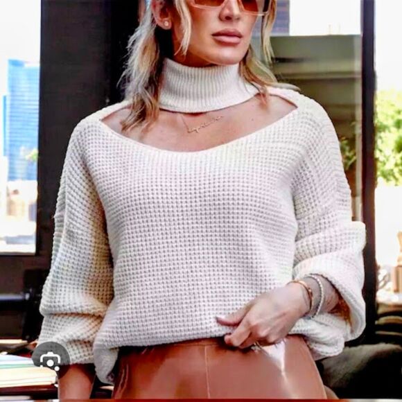 By Egreis Scoop Cut-out Turtle Neck Oversized Women's sweater in Cream Large NWT - Picture 1 of 10